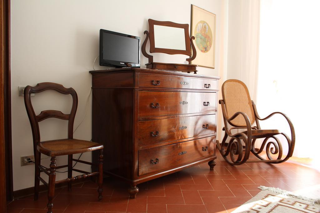 B&B Dimora Morelli Gubbio Ruang foto