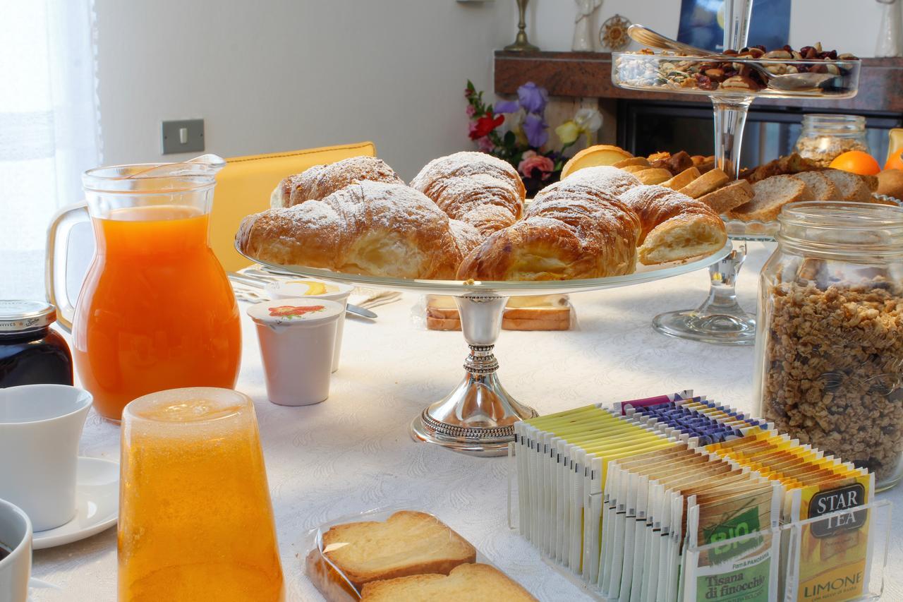 B&B Dimora Morelli Gubbio Bagian luar foto